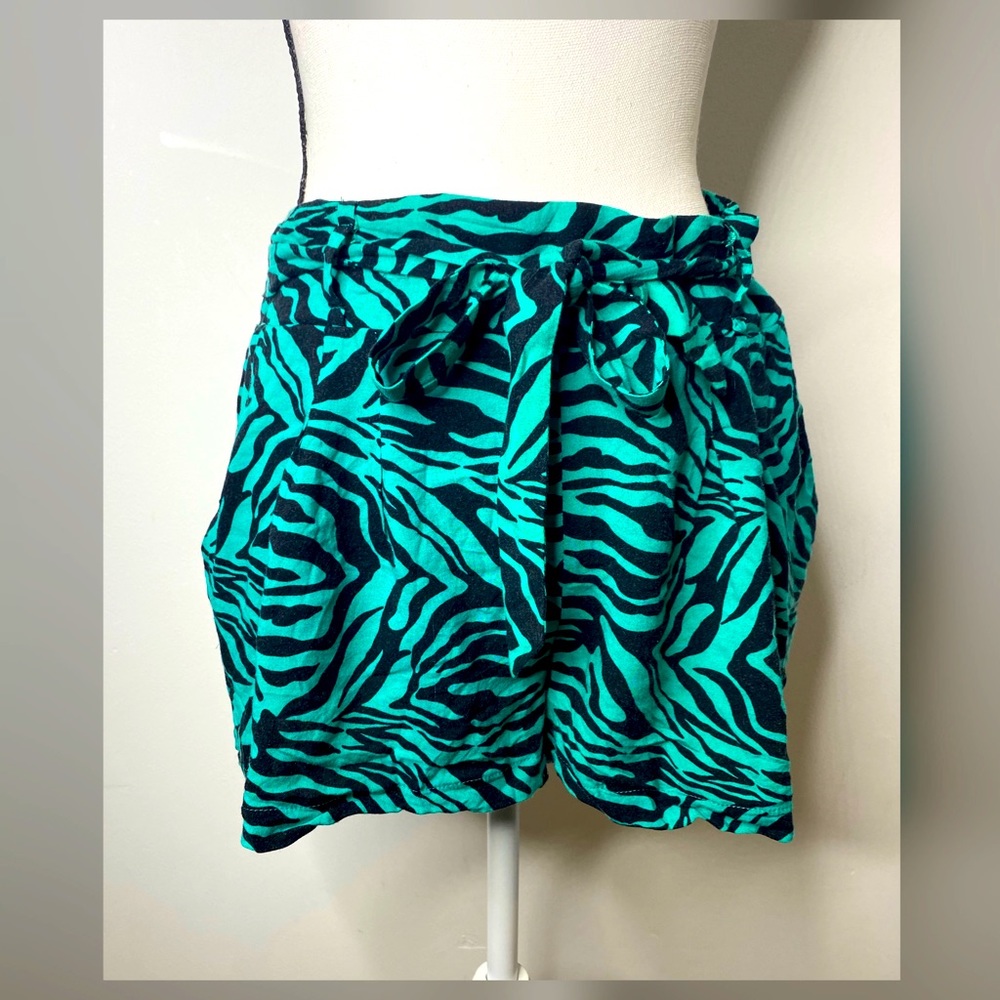 Forever 21 Women's Animal Print Shorts size L